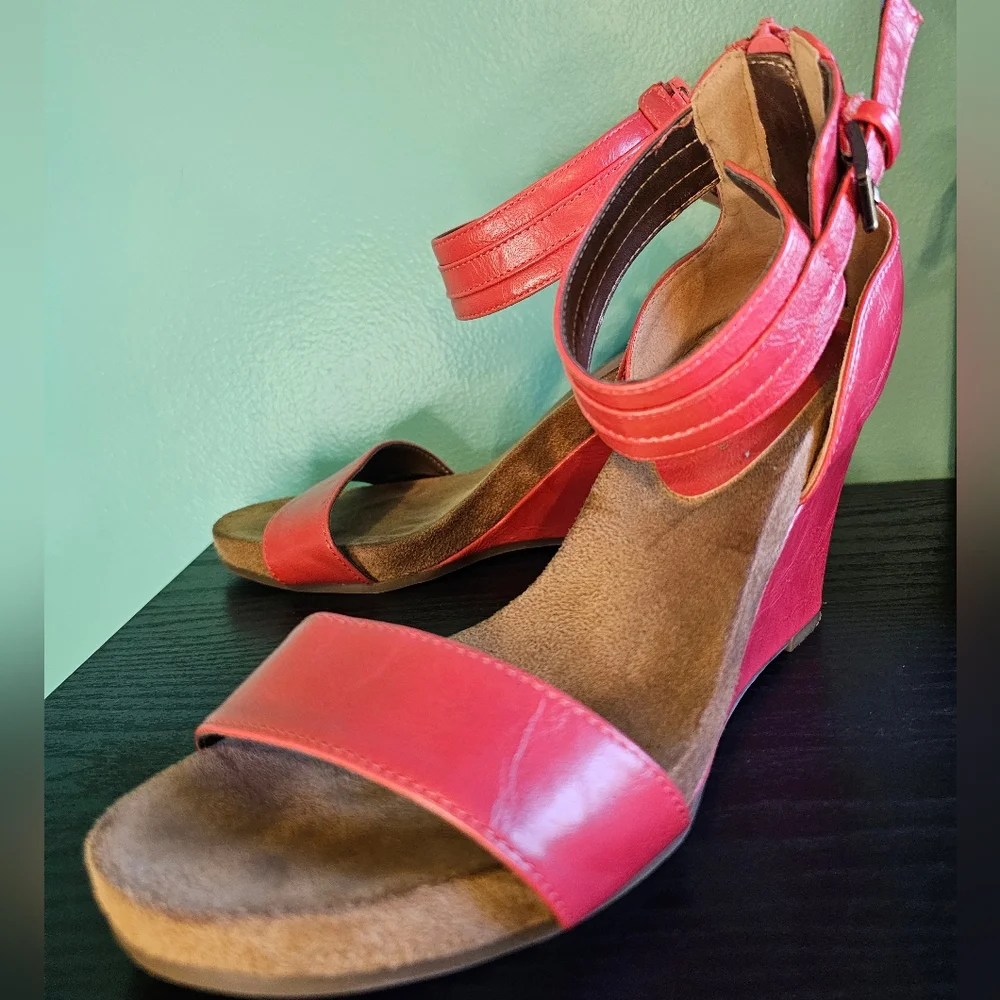 Toetos Pink Faux Leather Wedge Sandals Women's Size 8M